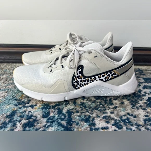 Nike Legend Essential Premium 2 Women’s Sneakers — size 7.5 - Picture 2 of 5